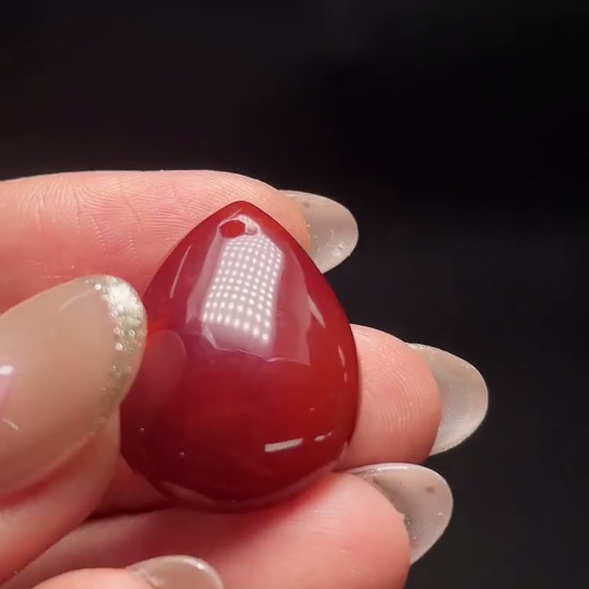 C34049250 South Red Agate Pendant with Visible Organic Matter, Total Weight Approximately 4.77g