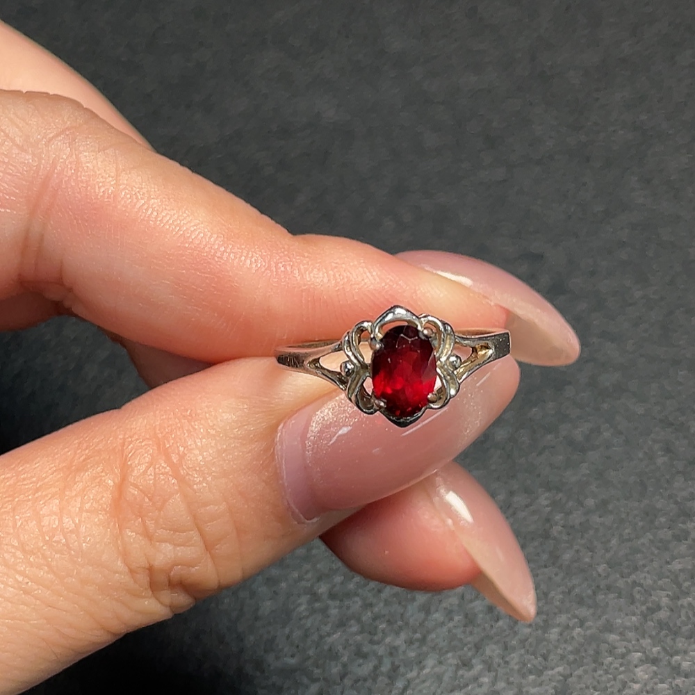 C34992487 Garnet Ring Non-Gold Total Weight Approx. 1.49g Size 14