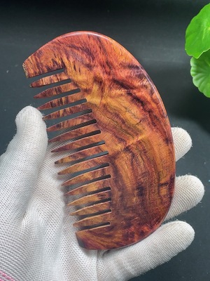 W33855795 Huanghuali comb with a total weight of approximately 29.81 grams