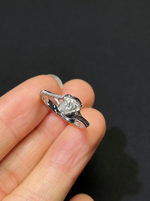 M46537211 18K金钻石戒指 货品总重约2.47克 圈口13.5 印记D0.221ct d0.052ct