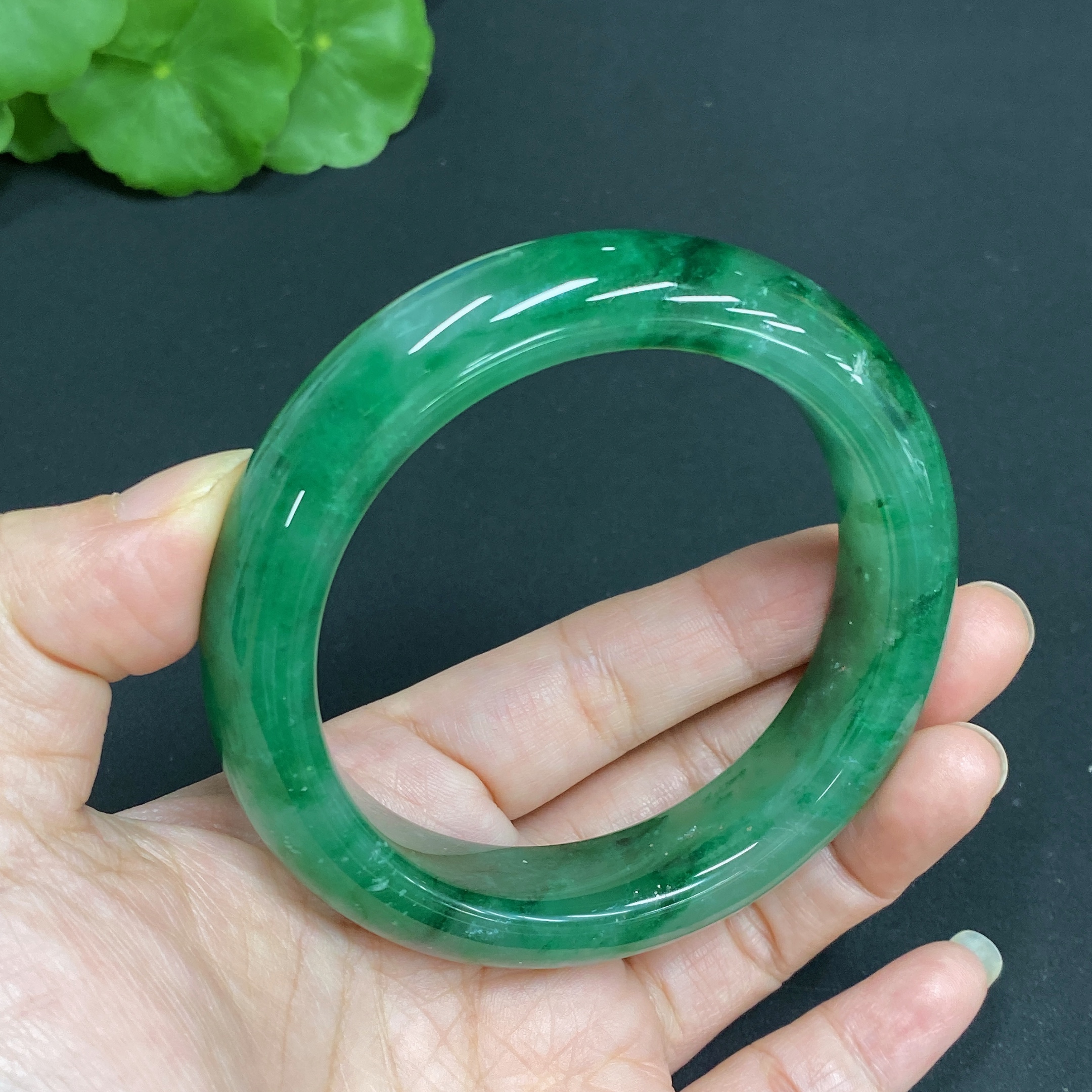 H34015501 African Emerald (Dulong Jade) Round Bracelet