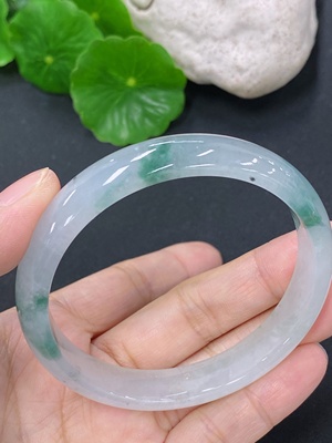 F41906481 翡翠正圈手镯 货品总重约35.47g  55.9圈口