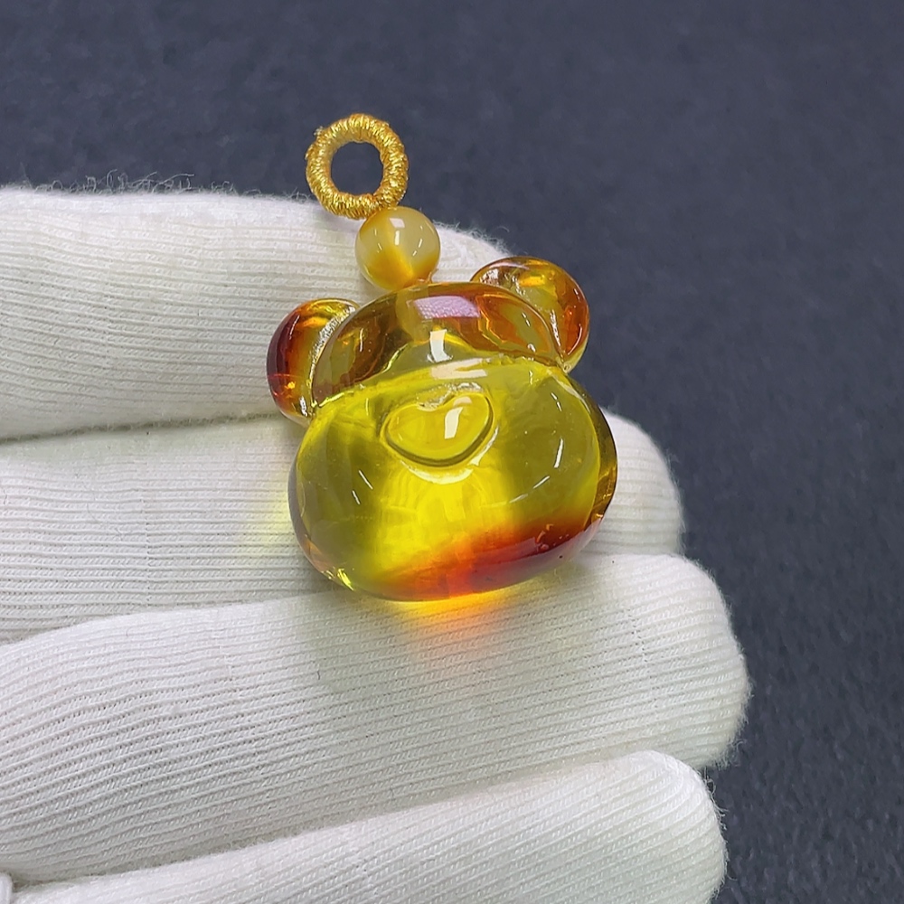 C30474515 Amber beeswax pendant coated, total weight approx. 6.38g