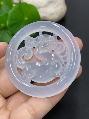 F46526065 翡翠麒麟挂件 货品总重量约26.6克