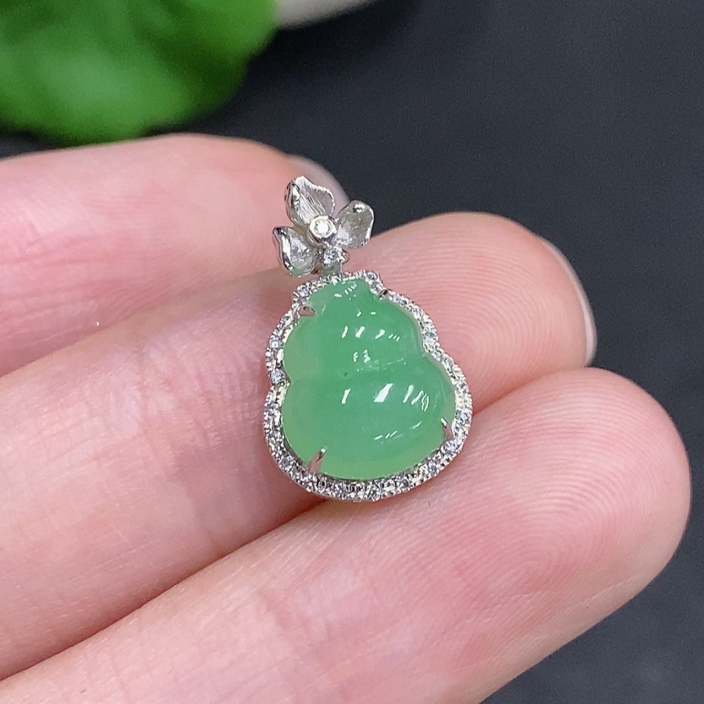 F34002951 Jadeite Gourd Inlaid Pendant 18k Gold Total Product Weight Approx. 1.19g Non-Diamond