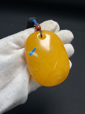 C43199806 琥珀蜜蜡挂件 含绳 局部可见修补 货品总重约41.2g