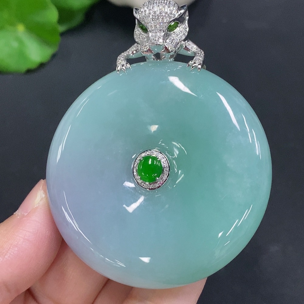 F23599394 Jadeite Peace Knot with 18K Gold, Total Weight Approx. 89.8g