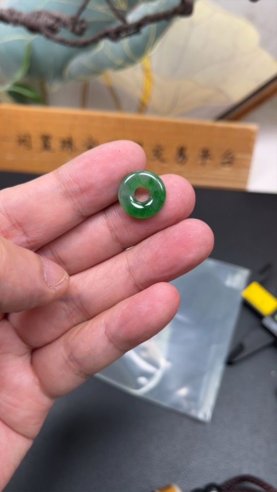 F34023783 Jadeite Peace Button, Total Weight Approx. 0.9g