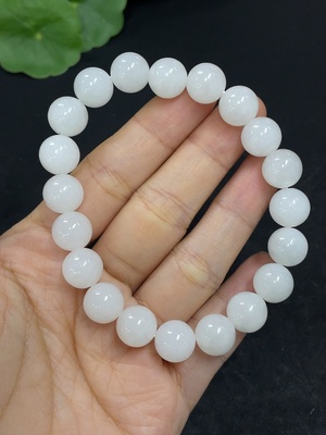H46558218 和田玉手串    卡9.8mm左右     货品总重约30.1g   含其他矿物成份