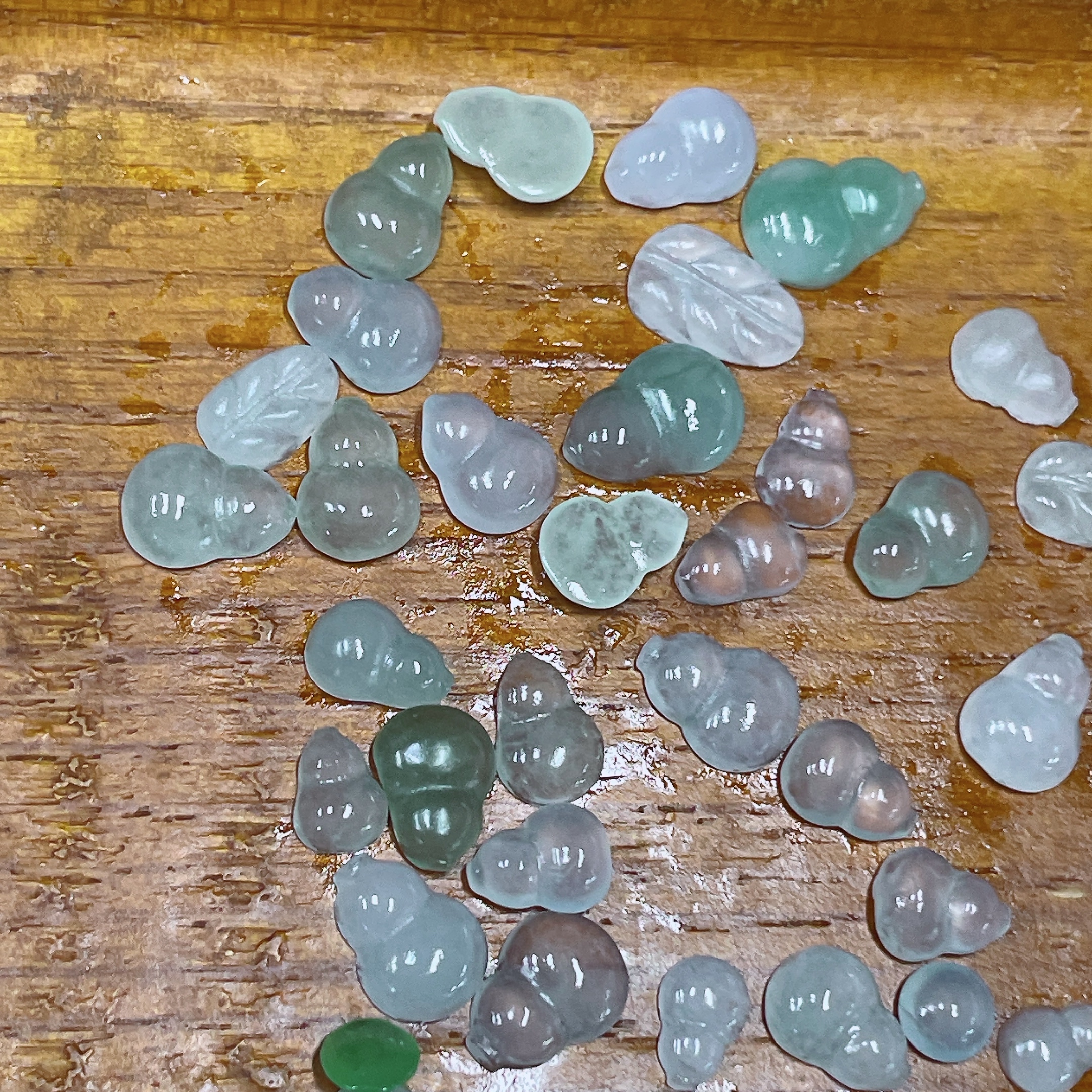 F34065267 Jadeite Pendant Gourd Sell as a Lot Rough