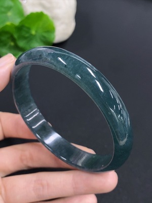 F42966996 翡翠正圈手镯 货品总重量约41克 圈口61.2