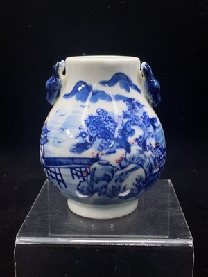 W32764415 Modern blue and white deer-head vase ceramic, intact, size as per actual item