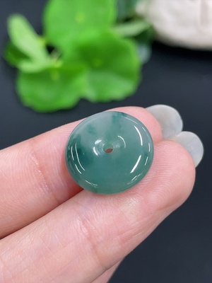 F41949879 翡翠挂件平安扣 货品总重约2.09g