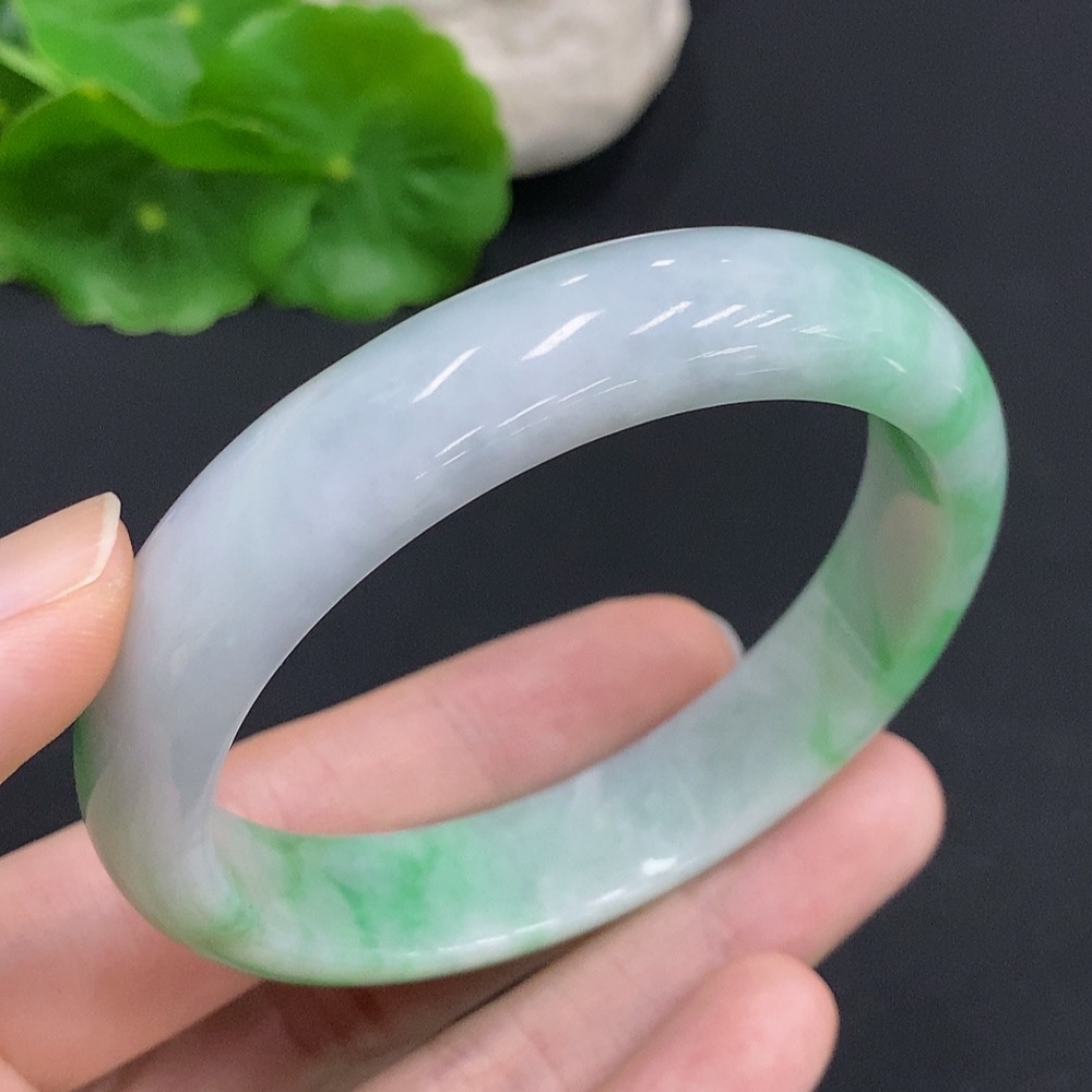 F33832033 Jadeite Regular Bangle (Total Weight: Approx. 50g, Inner Diameter: 57)