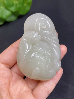H30440063 Hetian Jade Pendant    Auspicious Beast    Total Weight: Approx. 94.3g