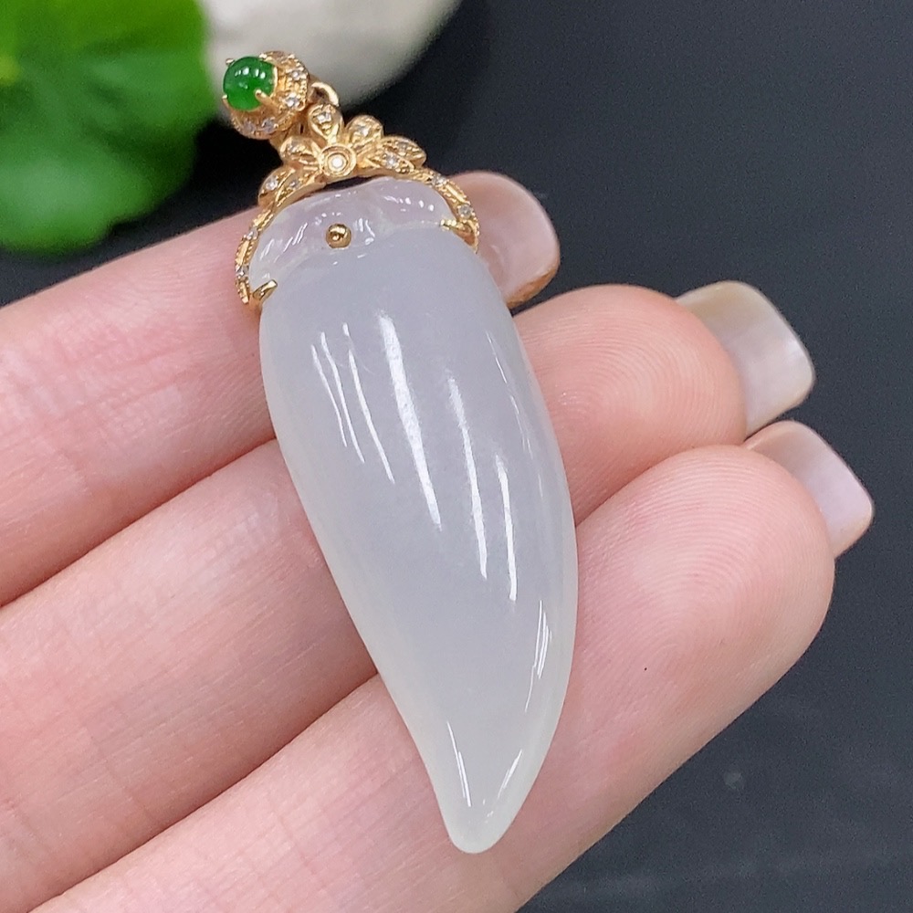 F27124028 Jadeite Fortune Melody Pendant with 18K Gold Clasp, Total Weight Approx. 8.3g, Accented with Diamonds