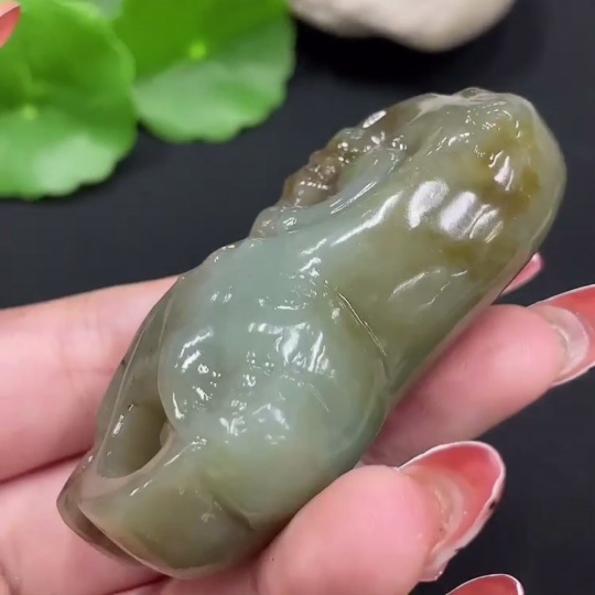 H34017327 Hetian Jade Pendant, Auspicious Beast, Total Weight Approx. 79.6g