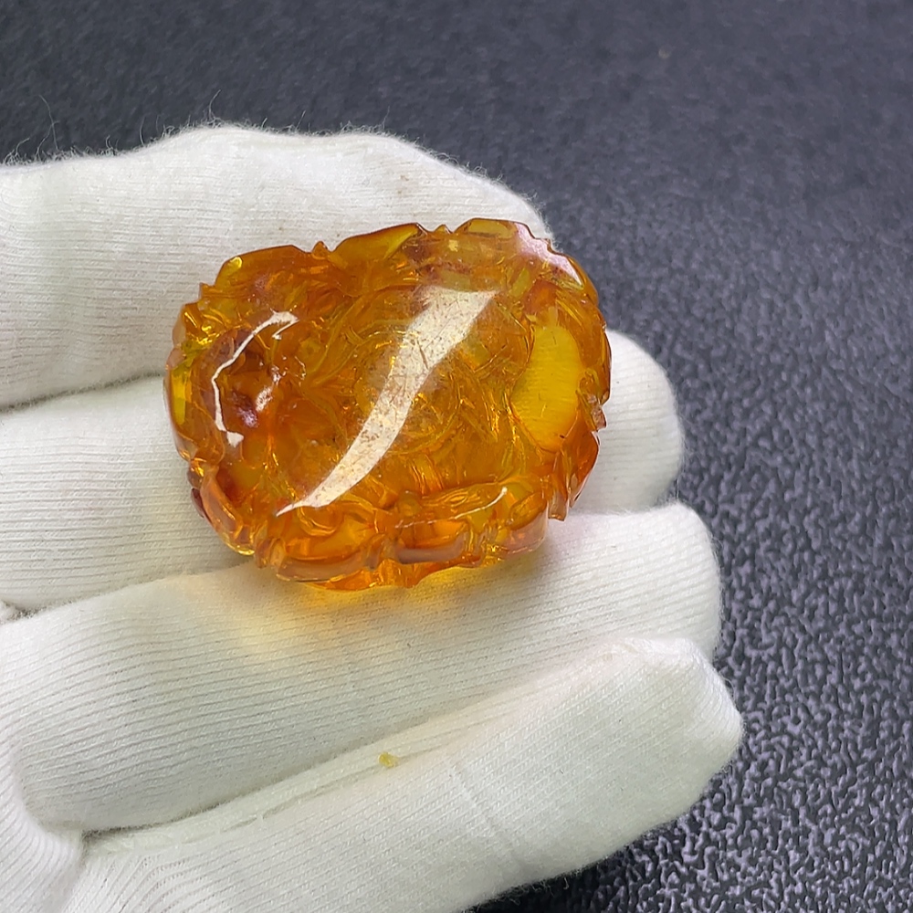 C30510271 Amber Beeswax Pendant with Colorless Coating, Total Weight Approx. 10.71g