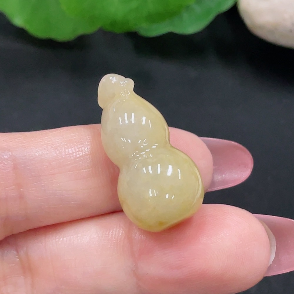 F34982783 Jadeite gourd pendant Total weight: Approx. 6.9g (Color origin of yellow part undetermined)