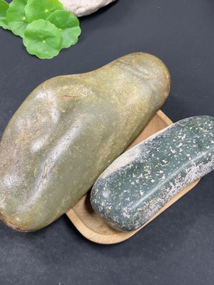 H42961960 和田玉      货品总重约1.69kg    皮色成因未定   含其他矿物成份