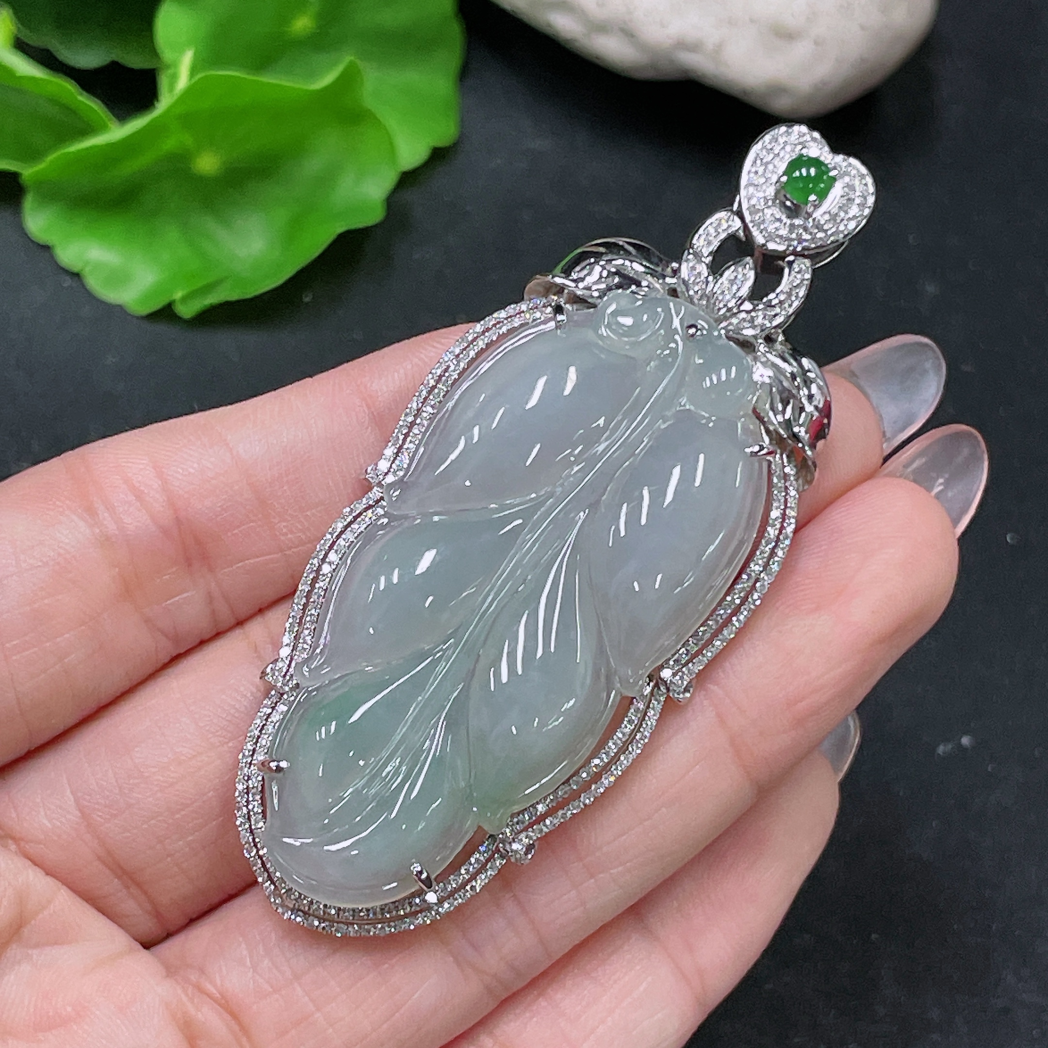 F34045788 Jadeite Leaf Inlay with 18k Gold and Diamond Accents, Total Weight Approx. 18.94g