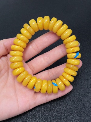 C43161227 琥珀蜜蜡手串  局部可见修补  货品总重约35.39克  卡14.7-15.8mm左右