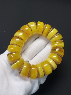 C46535691 琥珀蜜蜡手串 货品总重约58.19g 卡20.7mm左右