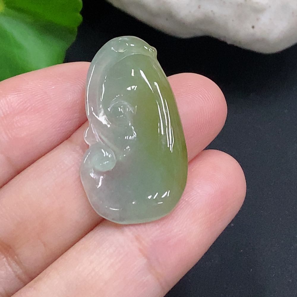 F32701481 JadeiteRuyi Pendant, total weight approx. 3.3g (color origin undetermined)