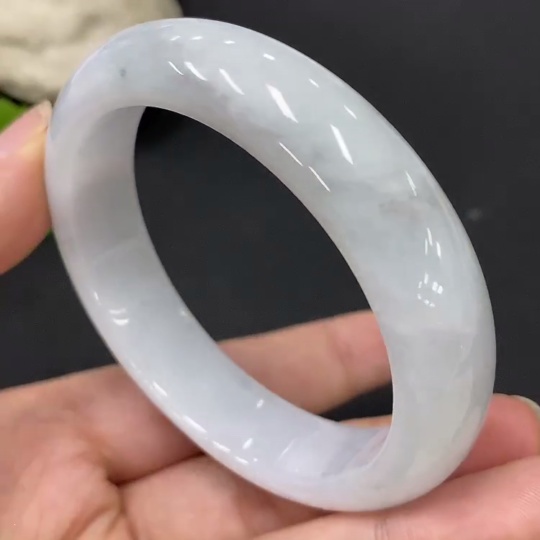 F29357509 Jadeite Round Bangle (Total Weight: Approx. 57.77g, Inner Diameter: 54)