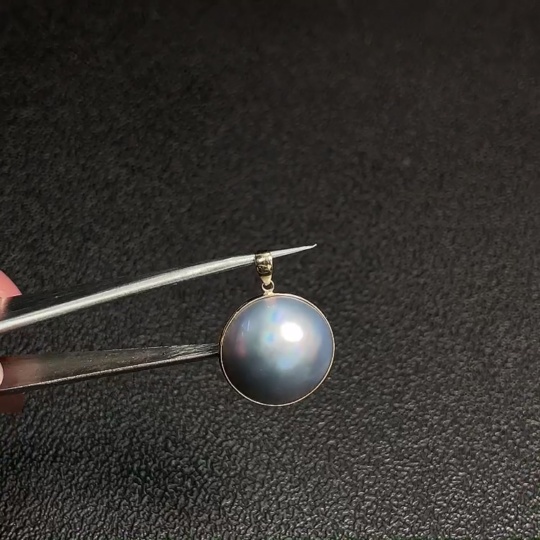 C30469160 Composite Seawater Pearl Pendant with 18K Gold Mounting, Card Size Approx. 14.9mm, Total Weight Approx. 2.44g, Color Origin Undetermined