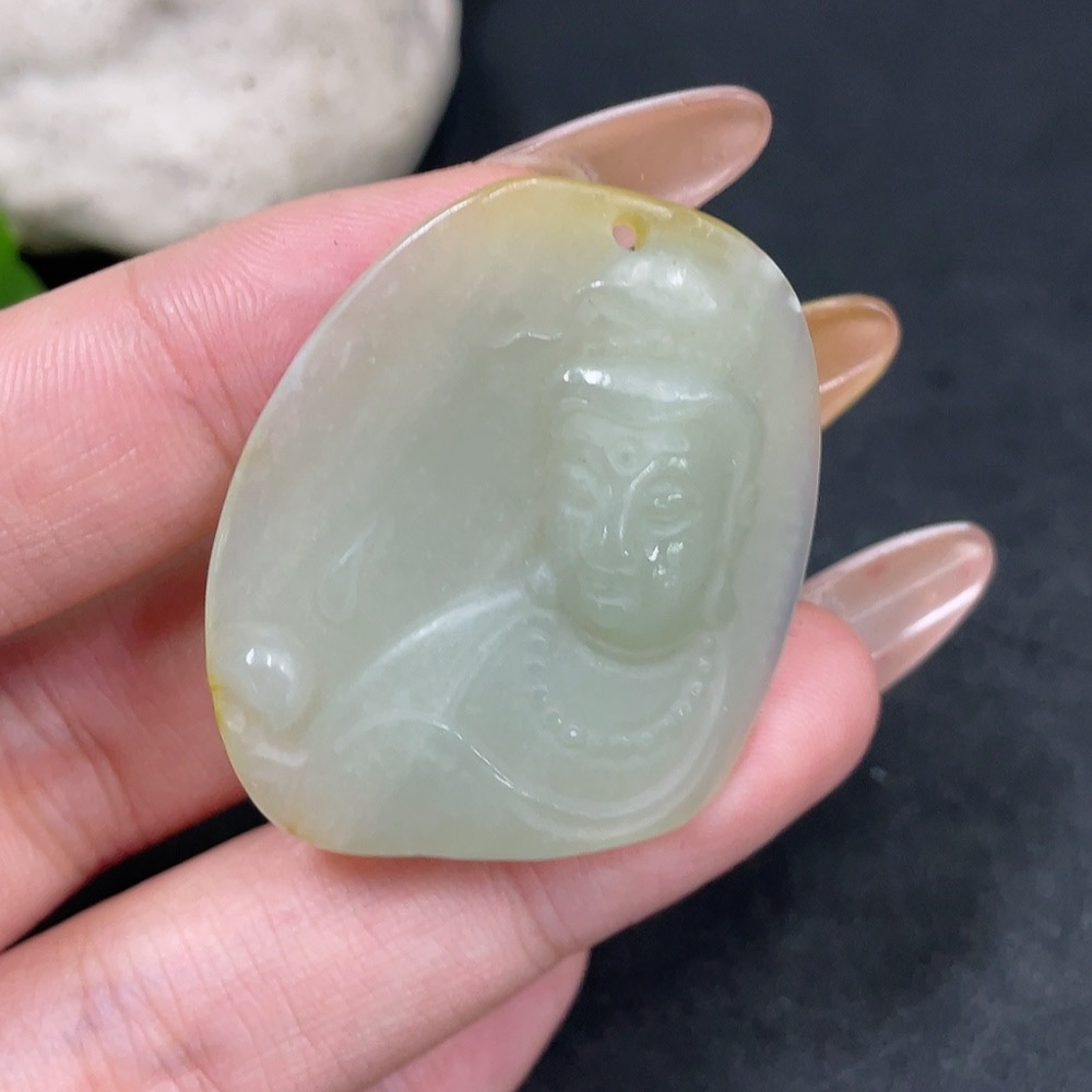 H32706257 Hetian Jade Pendant: Guanyin with Undetermined Skin Color Origin, Total Weight Approximately 11.4g