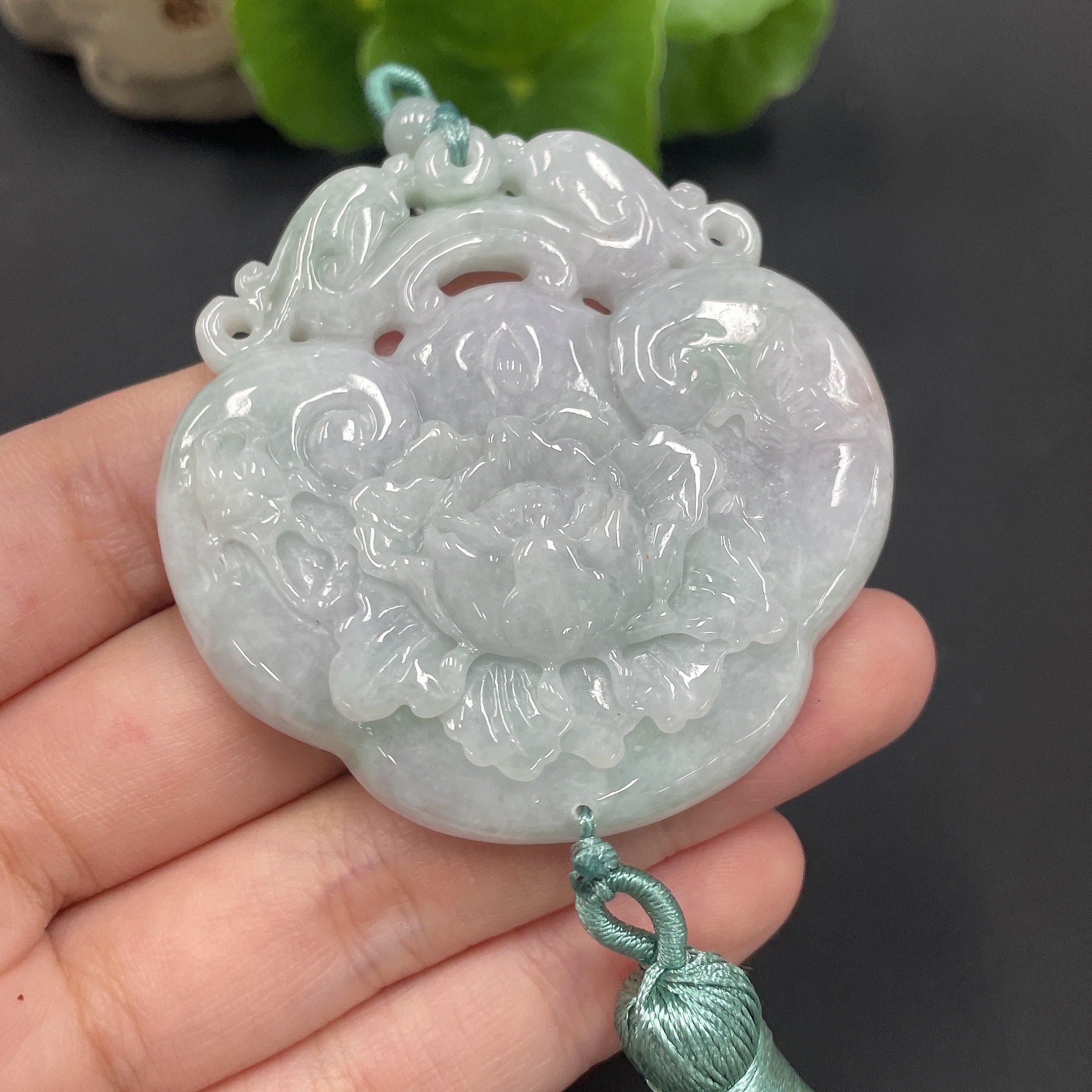 F06823916 JadeitePendant 'Flowers Blooming and Wealth Flourishing'