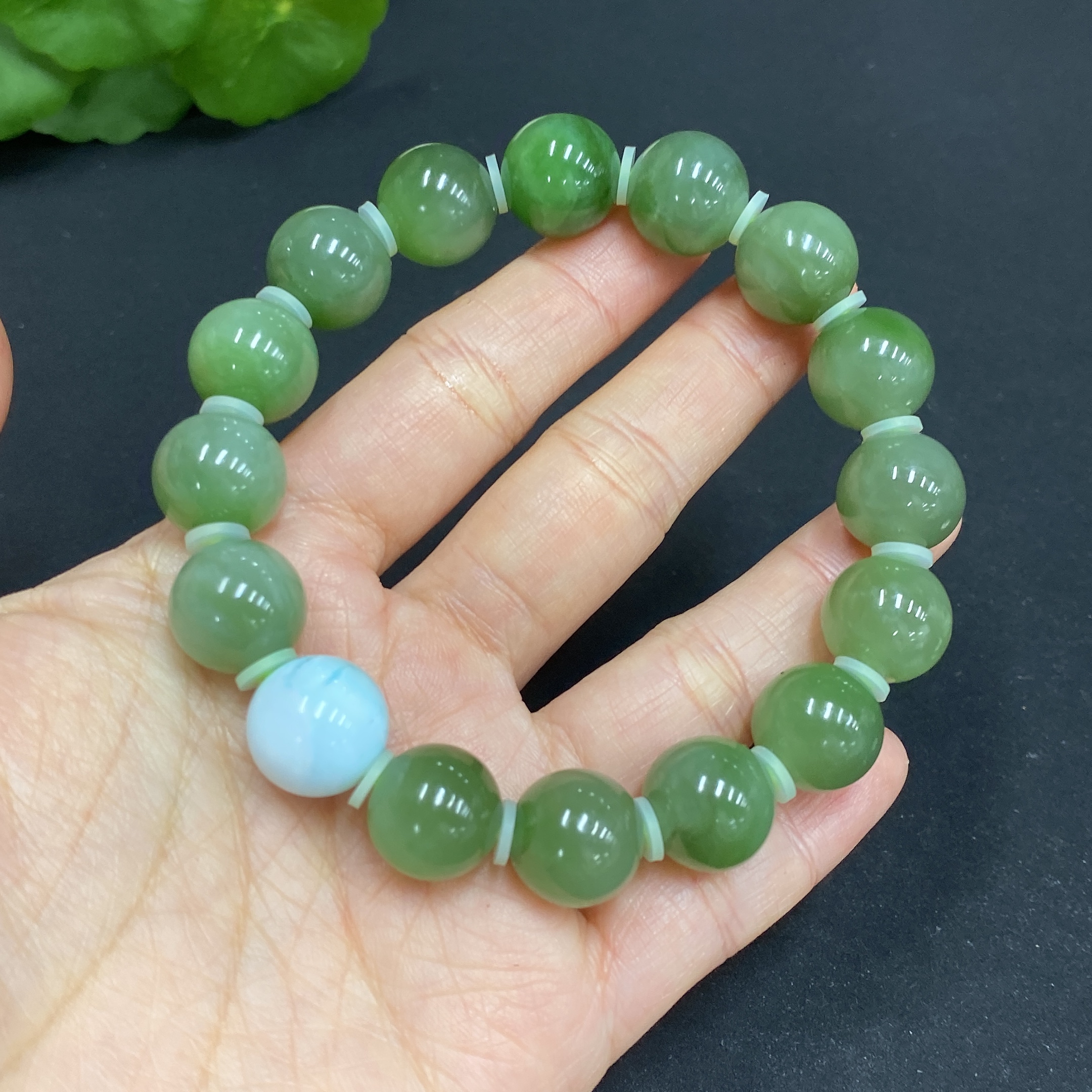 H29428317 Hetian Jade Bracelet, Approx. 12.4 mm Beads, Total Weight Approx. 54.8g