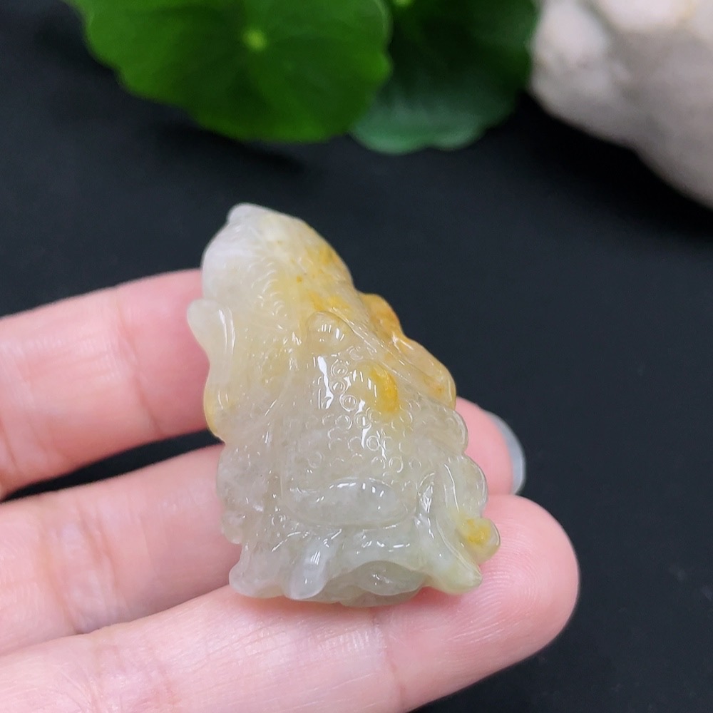 F31579804 Jadeite cabbage pendant with a total weight of approximately 18.4 grams (color origin undetermined)