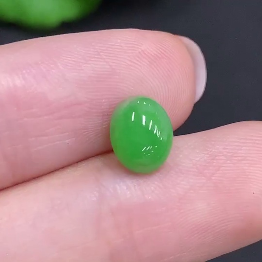 F34969171 Jadeite cabochon, total weight approximately 0.3g