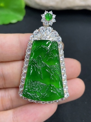 F46563710 翡翠挂件       货品总重约12.2g 非金