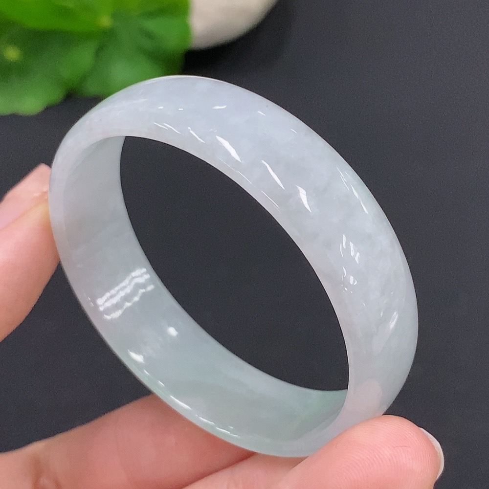 F29337141 Jadeite round bangle, total weight approximately 20.4g, size 46