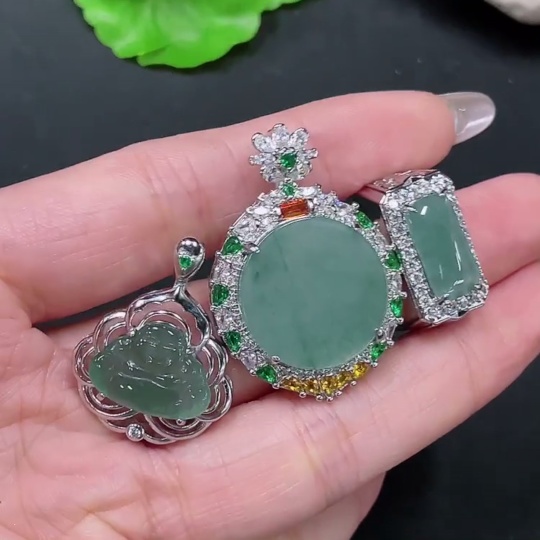 F35105374 Jadeite Inlaid Pendant Sell as a Lot