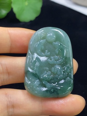 F34024879 Jadeite Auspicious Fish Pendant (Approx. 13.39g, Unpolished)
