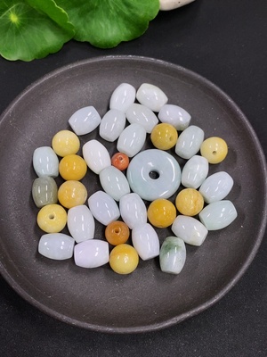 F42956024 翡翠挂件加珠子一手走 货品含袋总重约41.9克