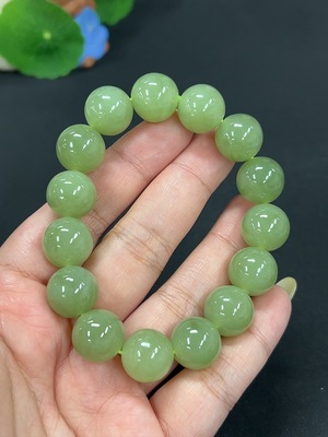 H41947201 和田玉手串 卡13.6mm左右 货品总重约62g
