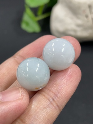 F41853240 翡翠珠子  卡13.9mm左右 货品总重约9.37g