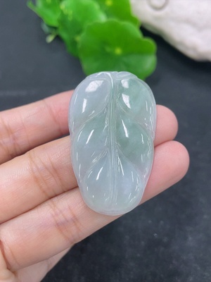 F46569219 翡翠叶子挂件 货品总重约6.8g