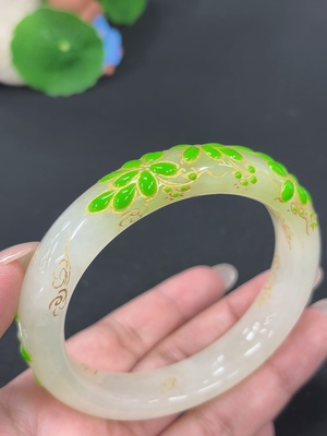 H43140954 和田玉正圈手镯    圈口60.3    货品总重约67.3g   粘贴工艺    含其他矿物成份