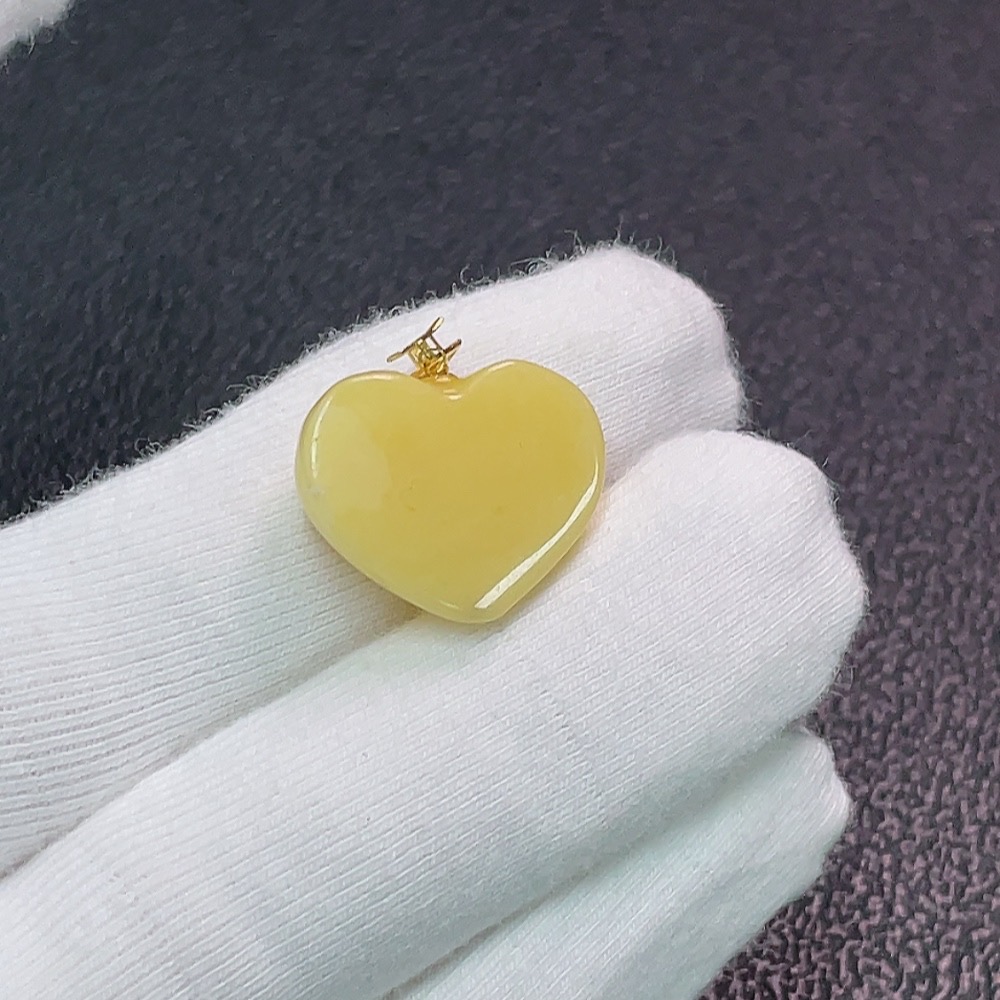 C33852187 18K Amber Pendant, Total Weight Approx. 1.24g