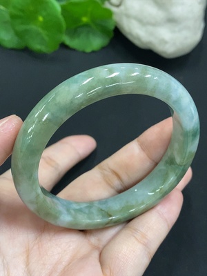 F36243517 翡翠正圈手镯 圈口55.9 货品总重约53.5克（有断裂/有破损）