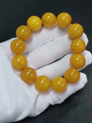C43161190 琥珀蜜蜡手串  局部可见修补  货品总重约28.34克  卡15.3-15.9mm左右