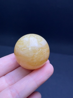 C28223545 Amber Beeswax Round Beads Total Weight Approx. 16.96g Size About 31mm