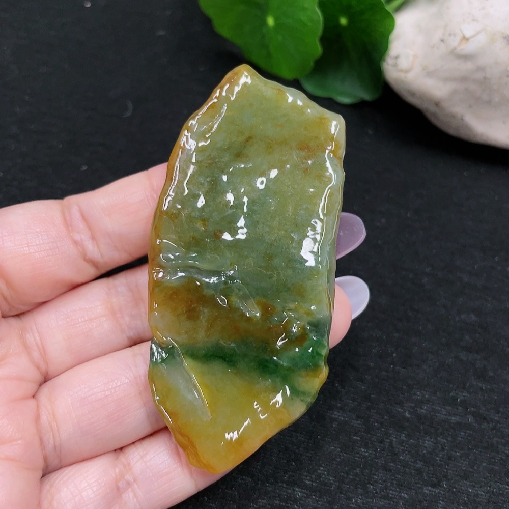 F33917354 Jadeite Handheld Carving, Yellow Part Color Origin Undetermined, Total Weight Approximately 24.37g