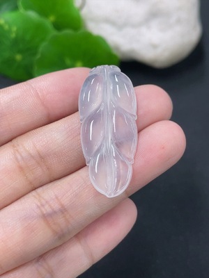 F46550241 翡翠挂件叶子 货品总约重4.24g